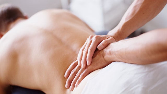 massaggio decontratturante schiena