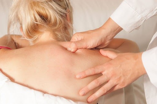 Massaggio decontratturante fai da te: 6 rimedi che non conoscevi